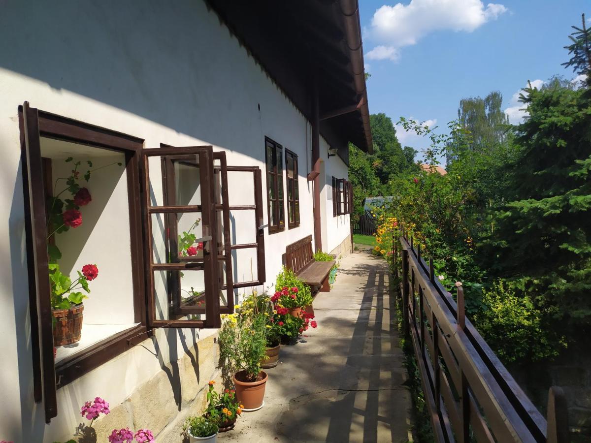 Ubytovani V Ceskem Raji Hotel Holín Exterior photo
